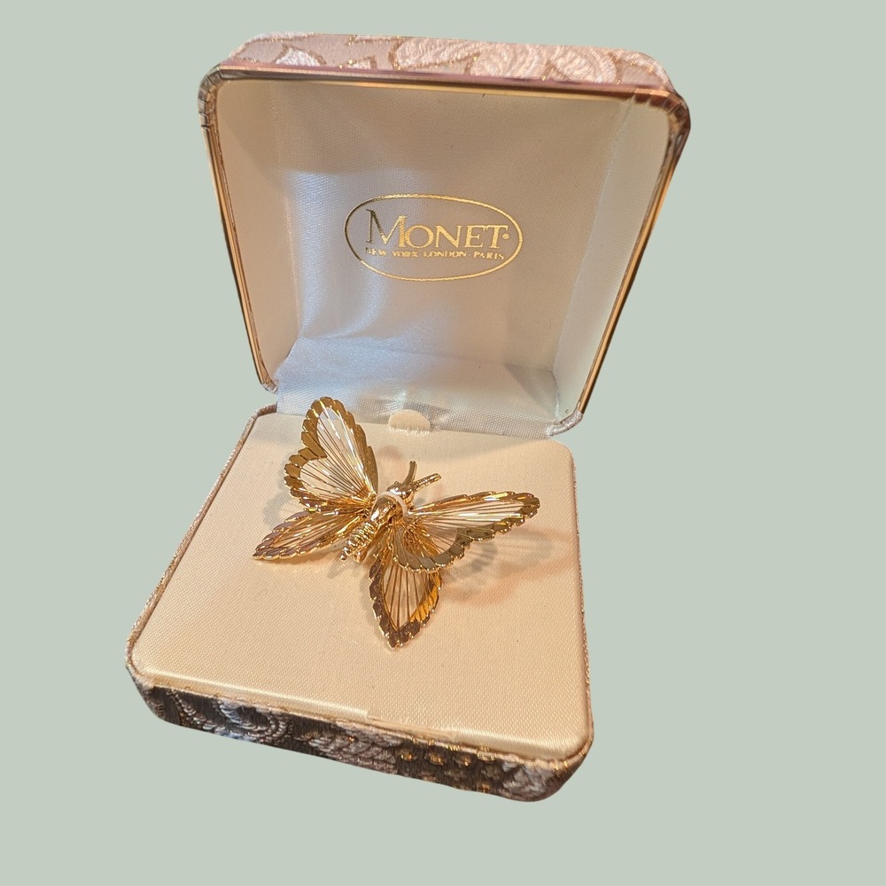 VTG Monet Menagerie Gold Wire Open Work Butterfly Brooch 3D Dimensional in Box